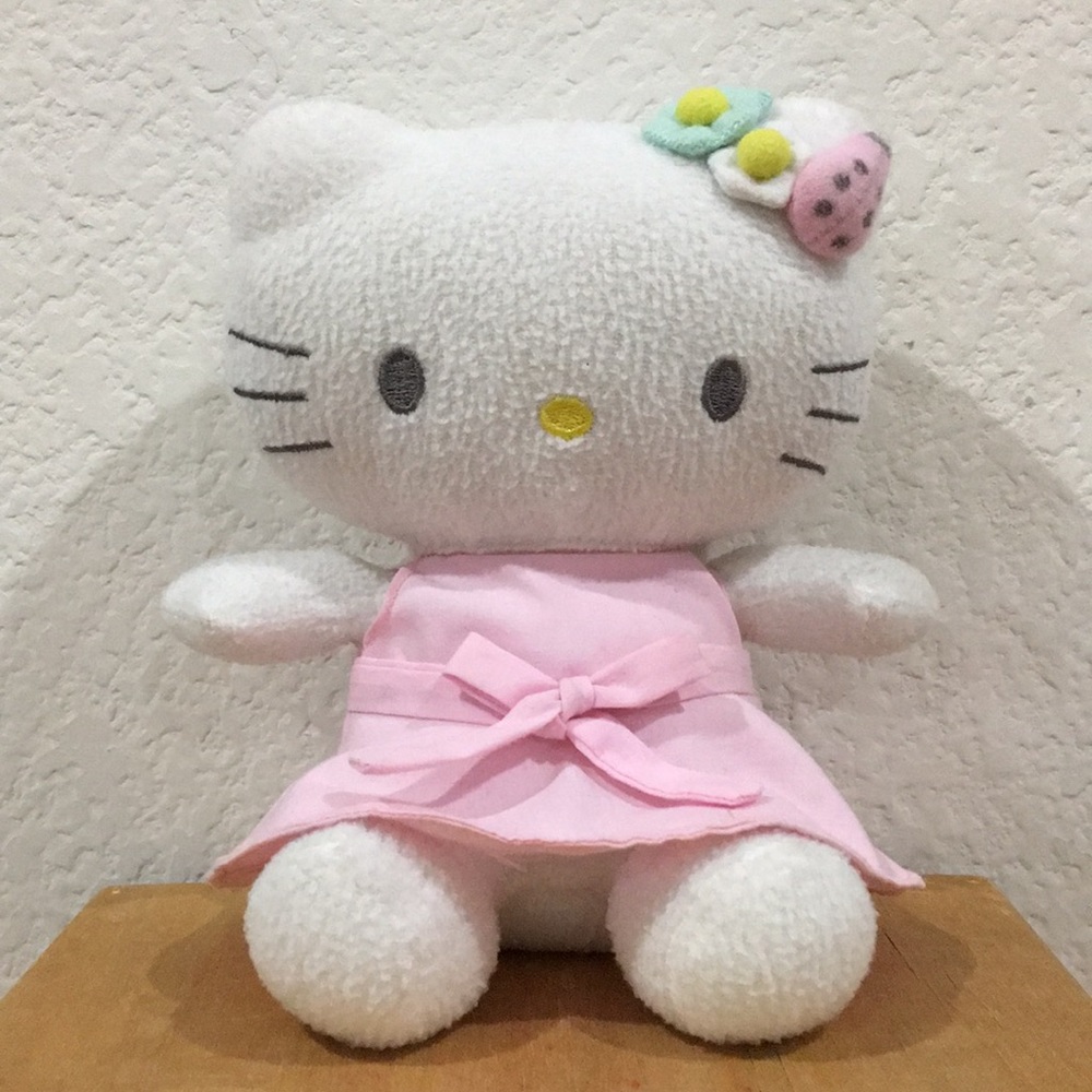 ❣️RARE HELLO KITTY❣️COLLECTION BY SANRIO HARD TO FIND PRETTY CUTE PLUSH TOY .